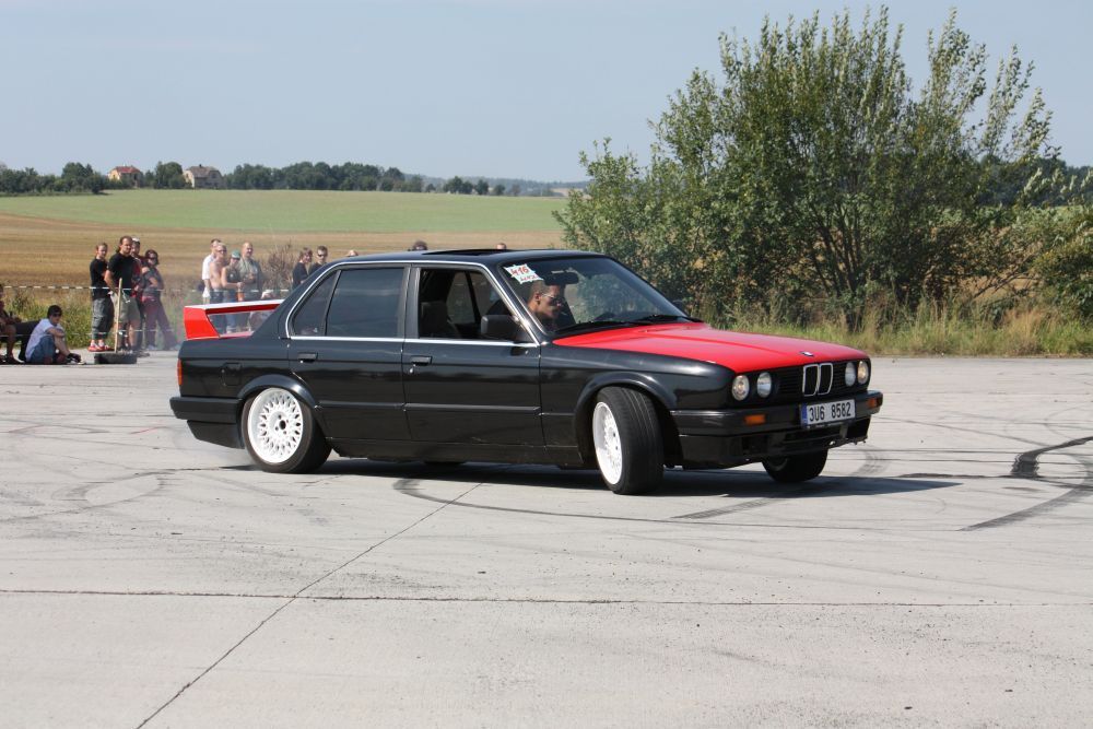 BIG_BMW_880